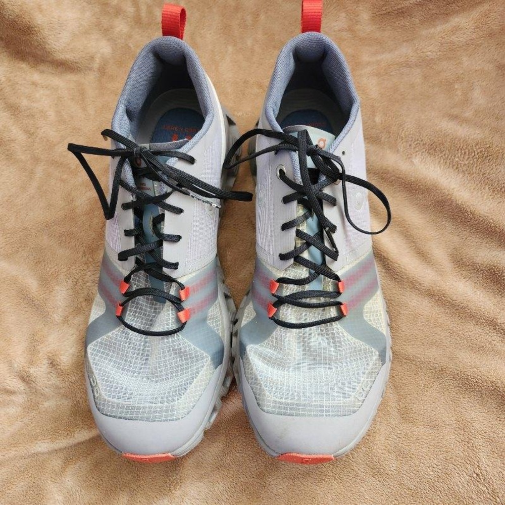 Women’s ON sneakers. Very good used condition. Size 9.5W.
